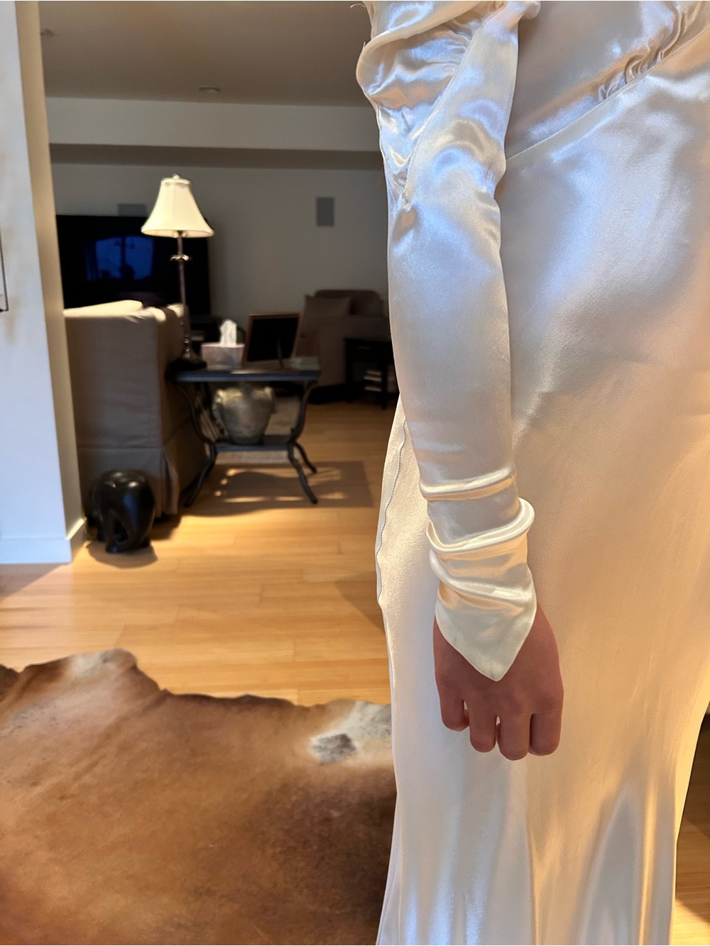 Elegant Cream Silk Satin Vintage Wedding Dress with Long Sleeves - Picture 11 of 11